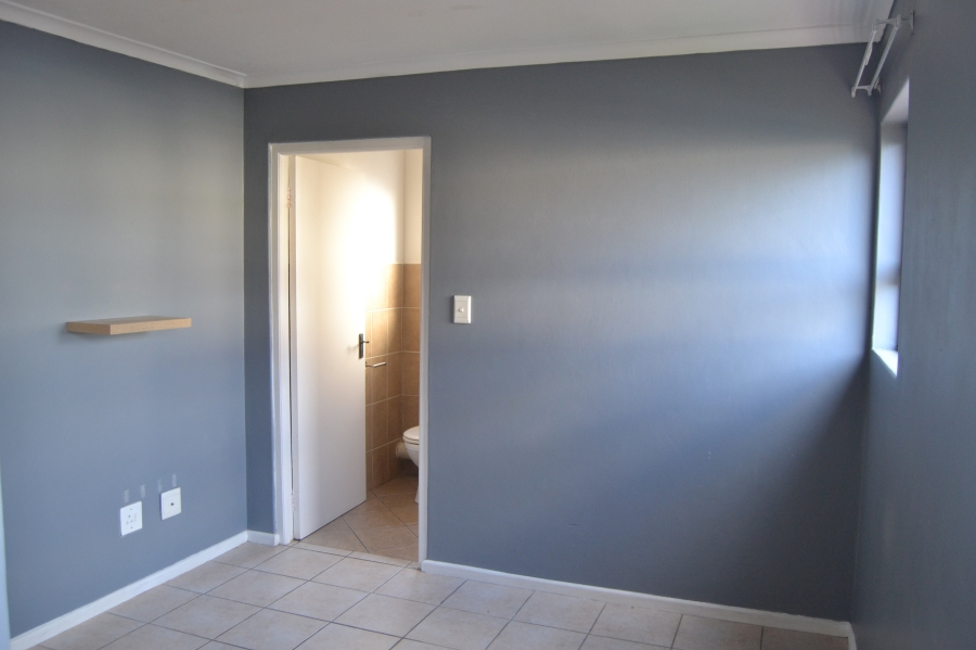 To Let 2 Bedroom Property for Rent in Whispering Pines Western Cape